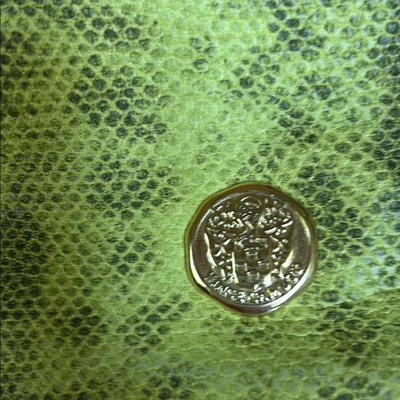 Vibrant Green Textured Tote with Tan Leather Handles - Picture 3 of 7